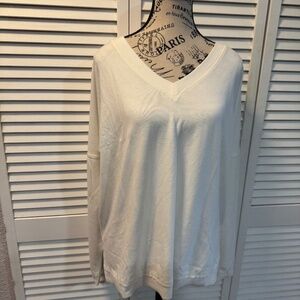 NWT- Women's White V-Neck Top Medium